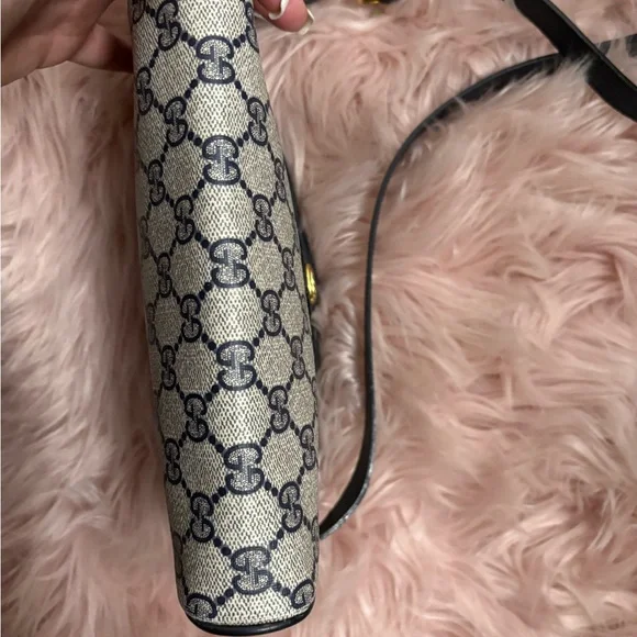 Gucci navy blue and Cream sherry Crossbody Bag with Signature Monogram - Picture 7 of 8
